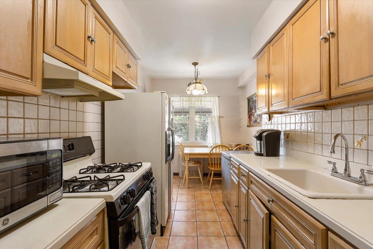 Single Family Paulding  Bronx, NY 10469, MLS-891251-9