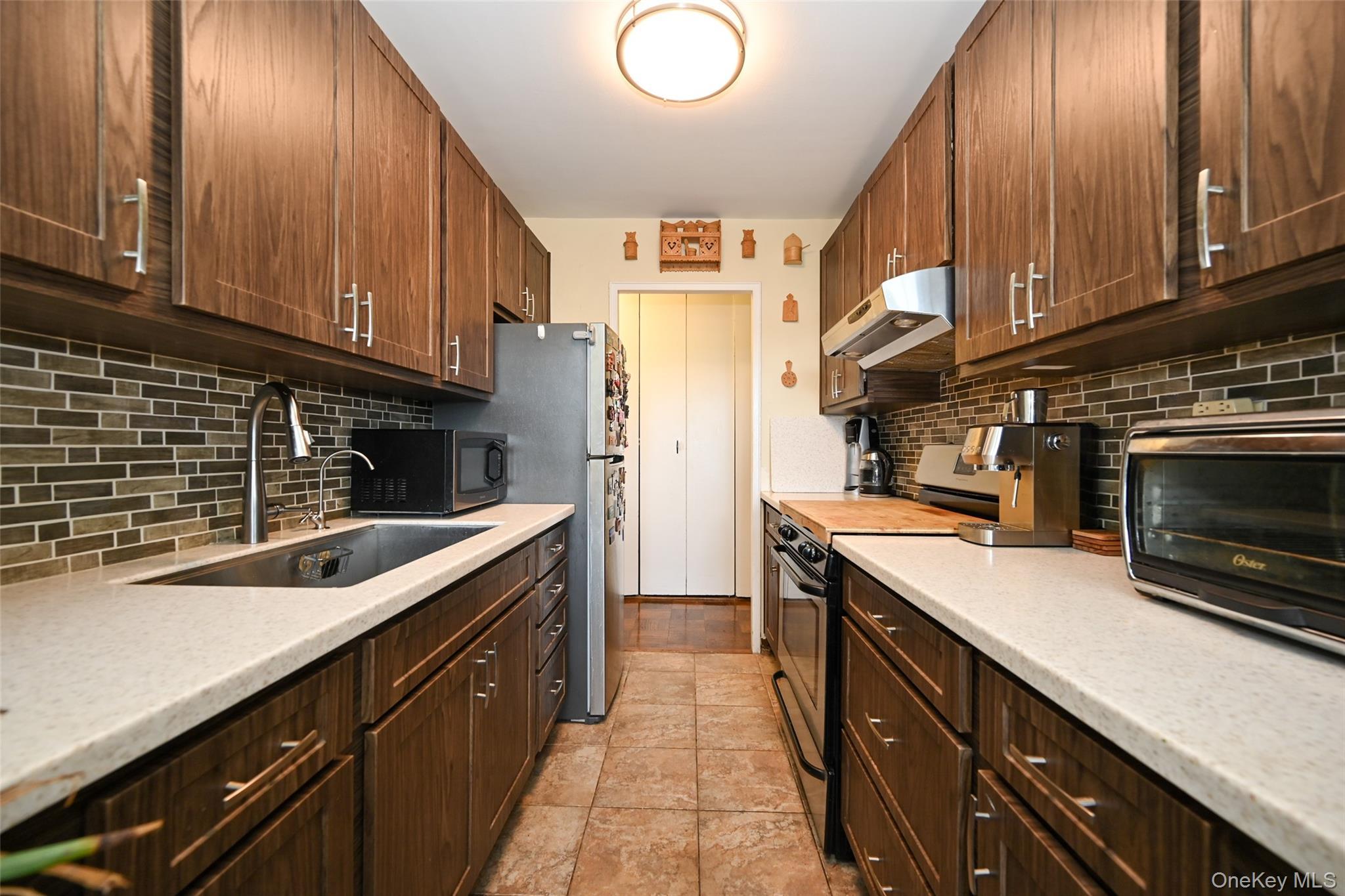 Coop Grand Central  Queens, NY 11375, MLS-891317-10