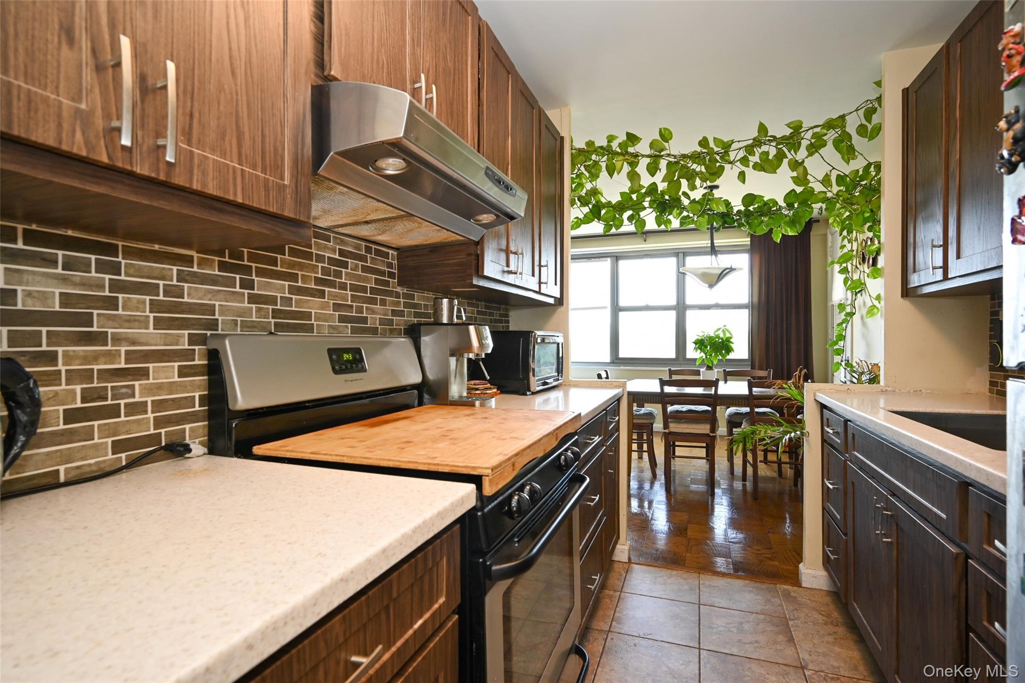 Coop Grand Central  Queens, NY 11375, MLS-891317-12