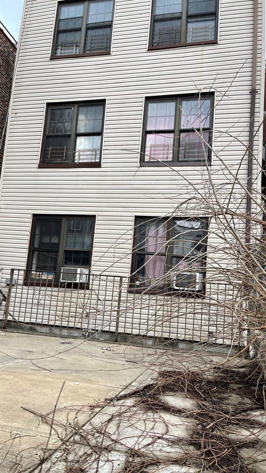 Single Family Milford  Brooklyn, NY 11208, MLS-891362-11
