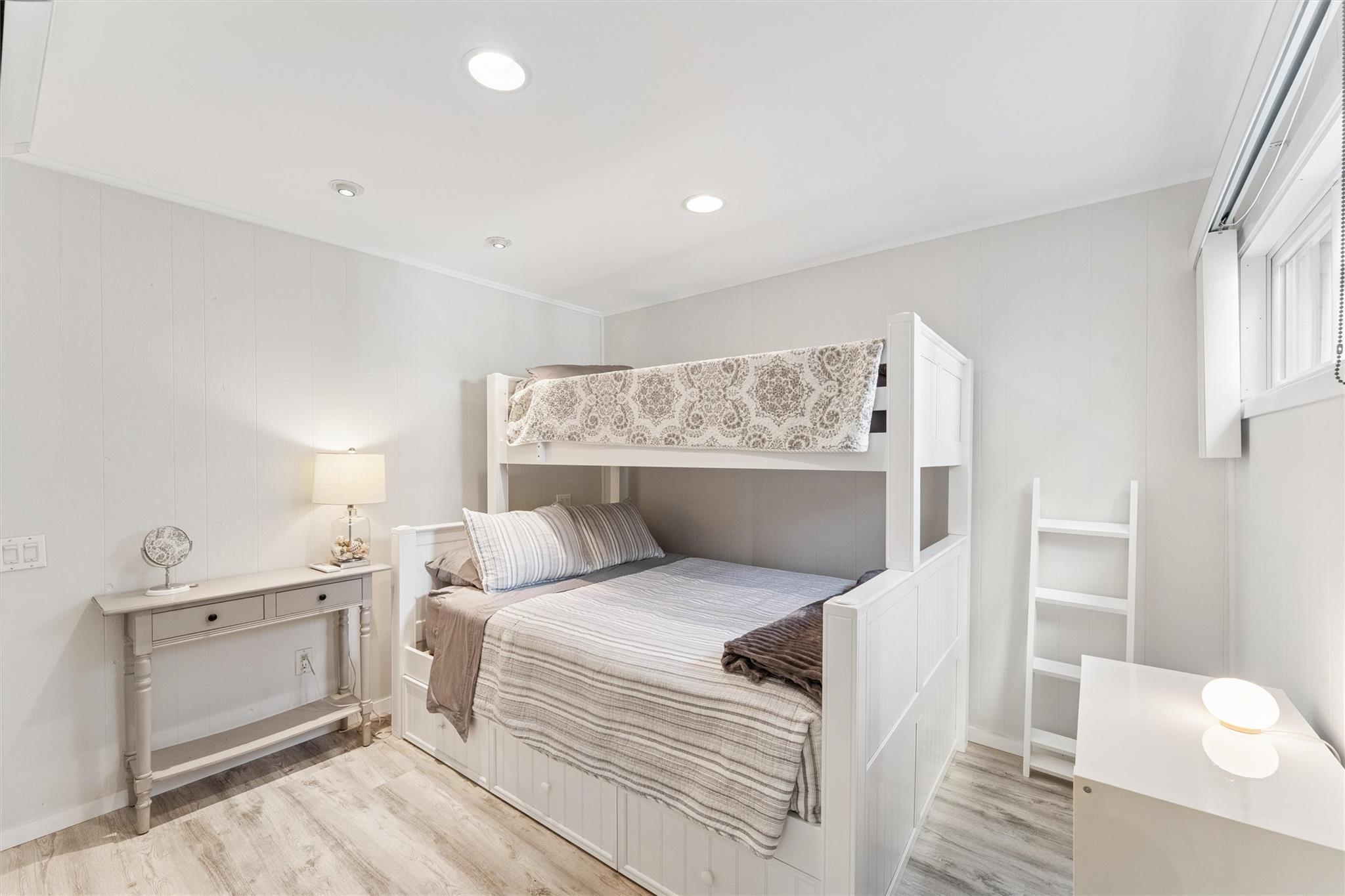 Condo Dune  Suffolk County, NY 11977, MLS-891430-13