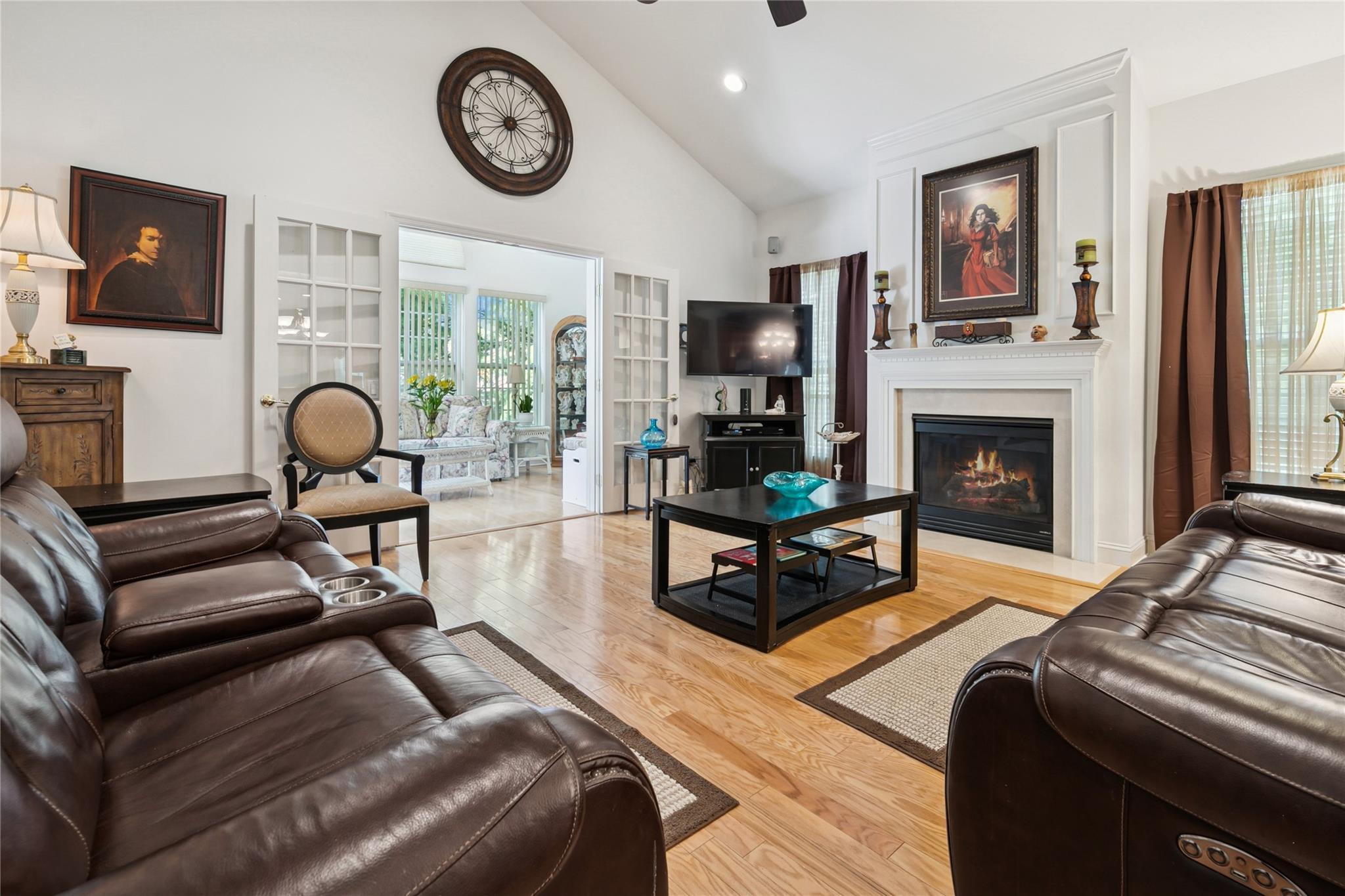 Condo Graycrest  Suffolk County, NY 11766, MLS-891568-25