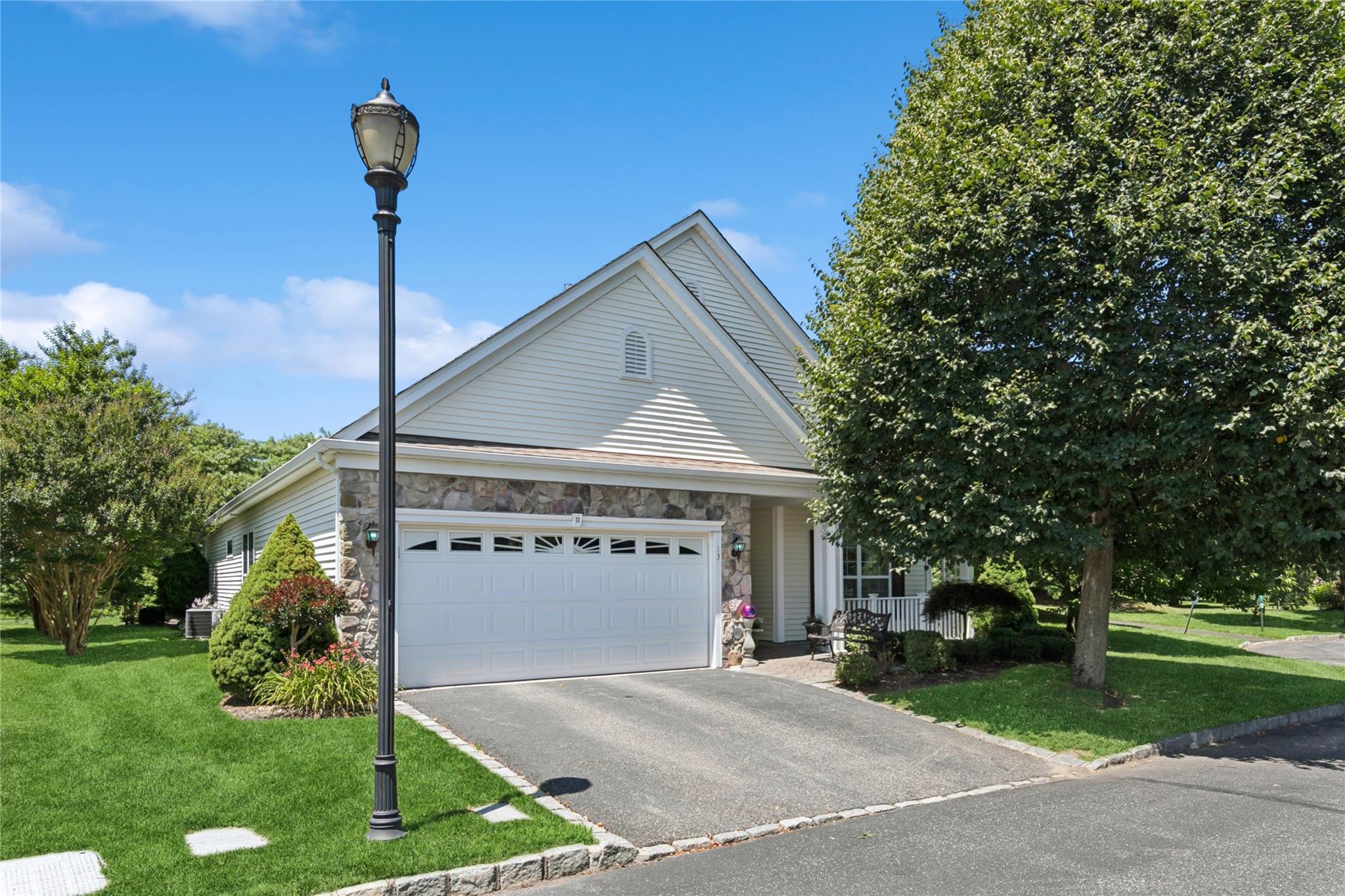 Condo Graycrest  Suffolk County, NY 11766, MLS-891568-3