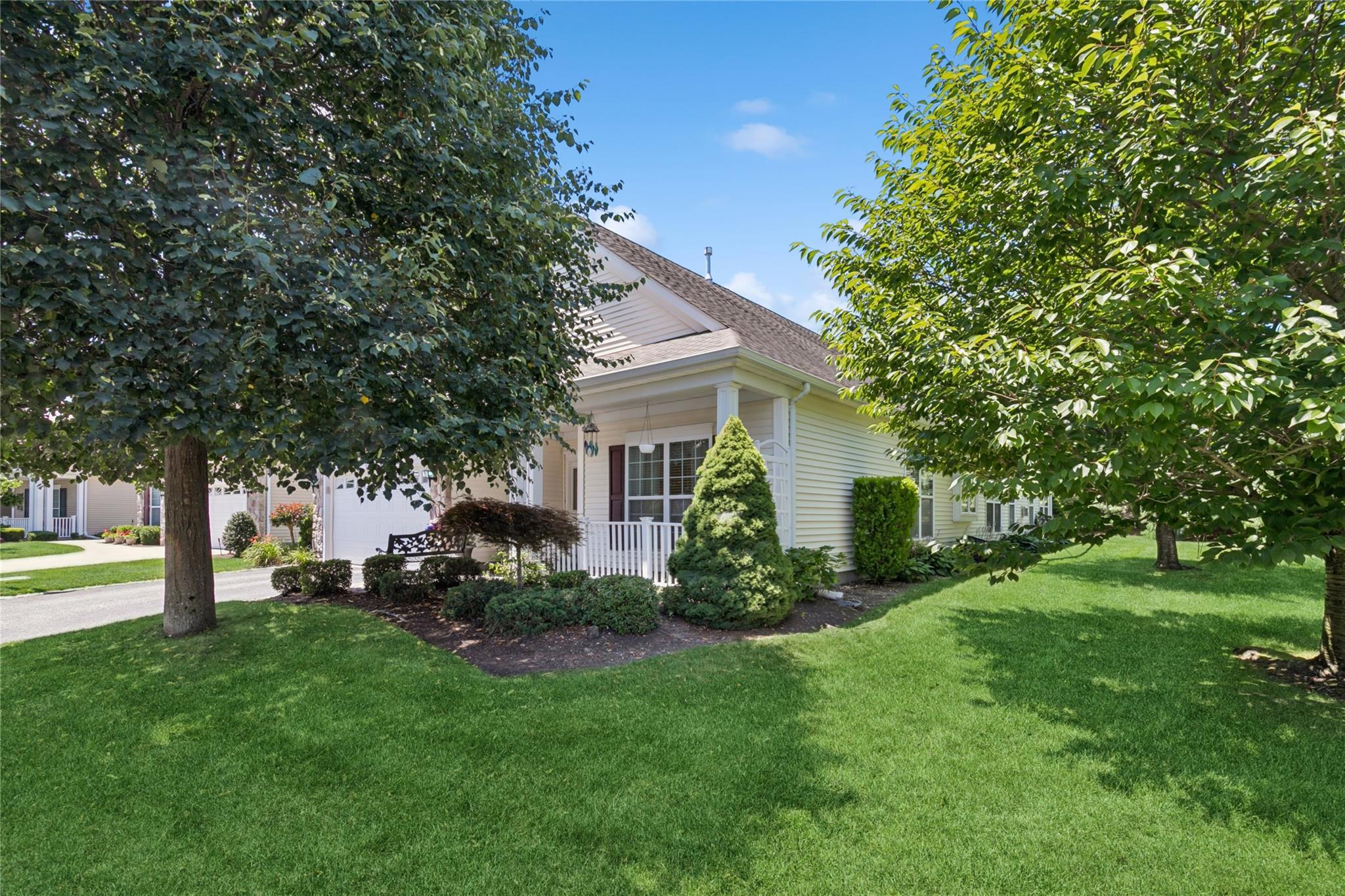 Condo Graycrest  Suffolk County, NY 11766, MLS-891568-5