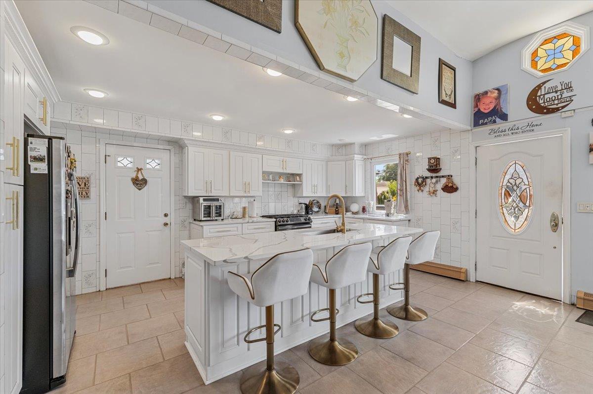 Single Family Knoll  Suffolk County, NY 11757, MLS-891629-11