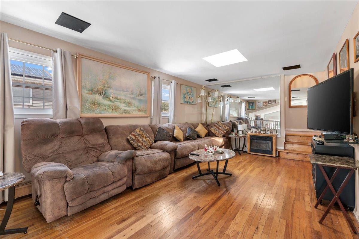 Single Family Knoll  Suffolk County, NY 11757, MLS-891629-13