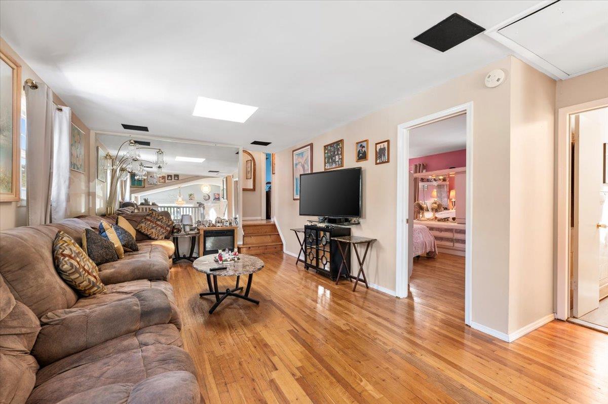 Single Family Knoll  Suffolk County, NY 11757, MLS-891629-14