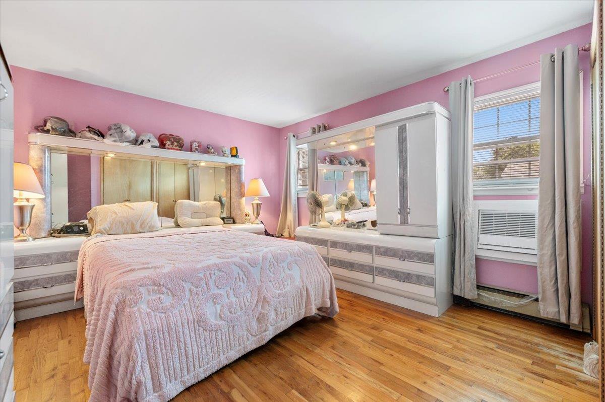 Single Family Knoll  Suffolk County, NY 11757, MLS-891629-16