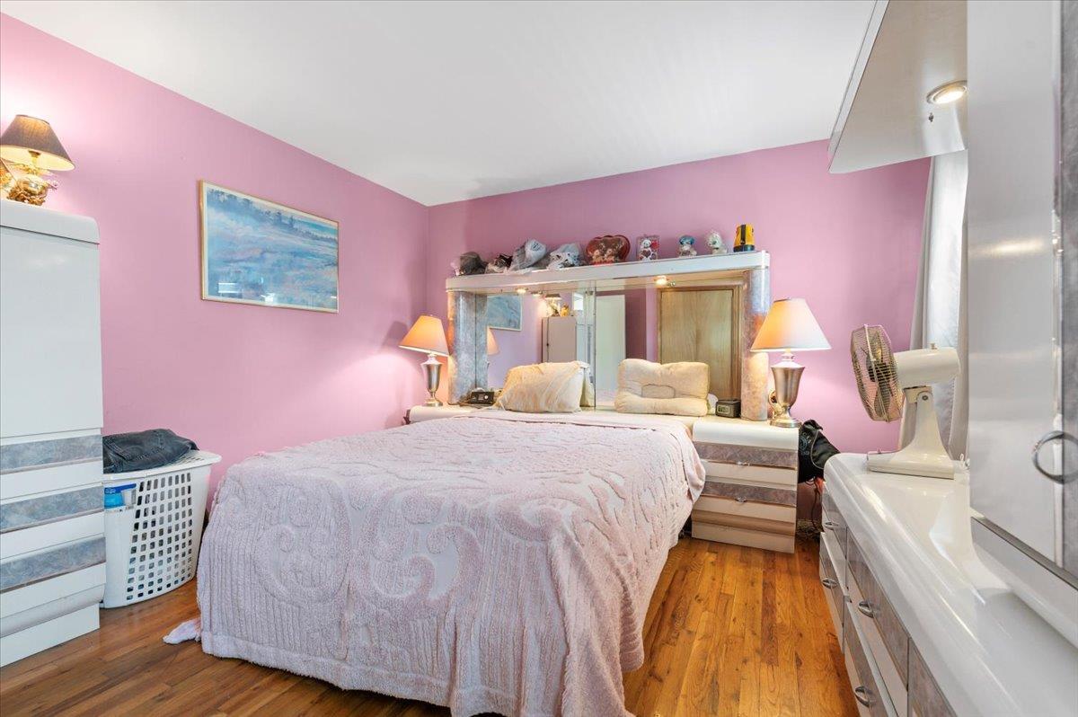 Single Family Knoll  Suffolk County, NY 11757, MLS-891629-17