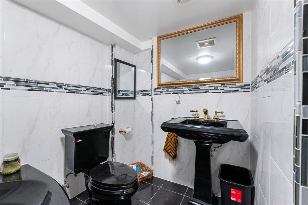 Single Family Knoll  Suffolk County, NY 11757, MLS-891629-22