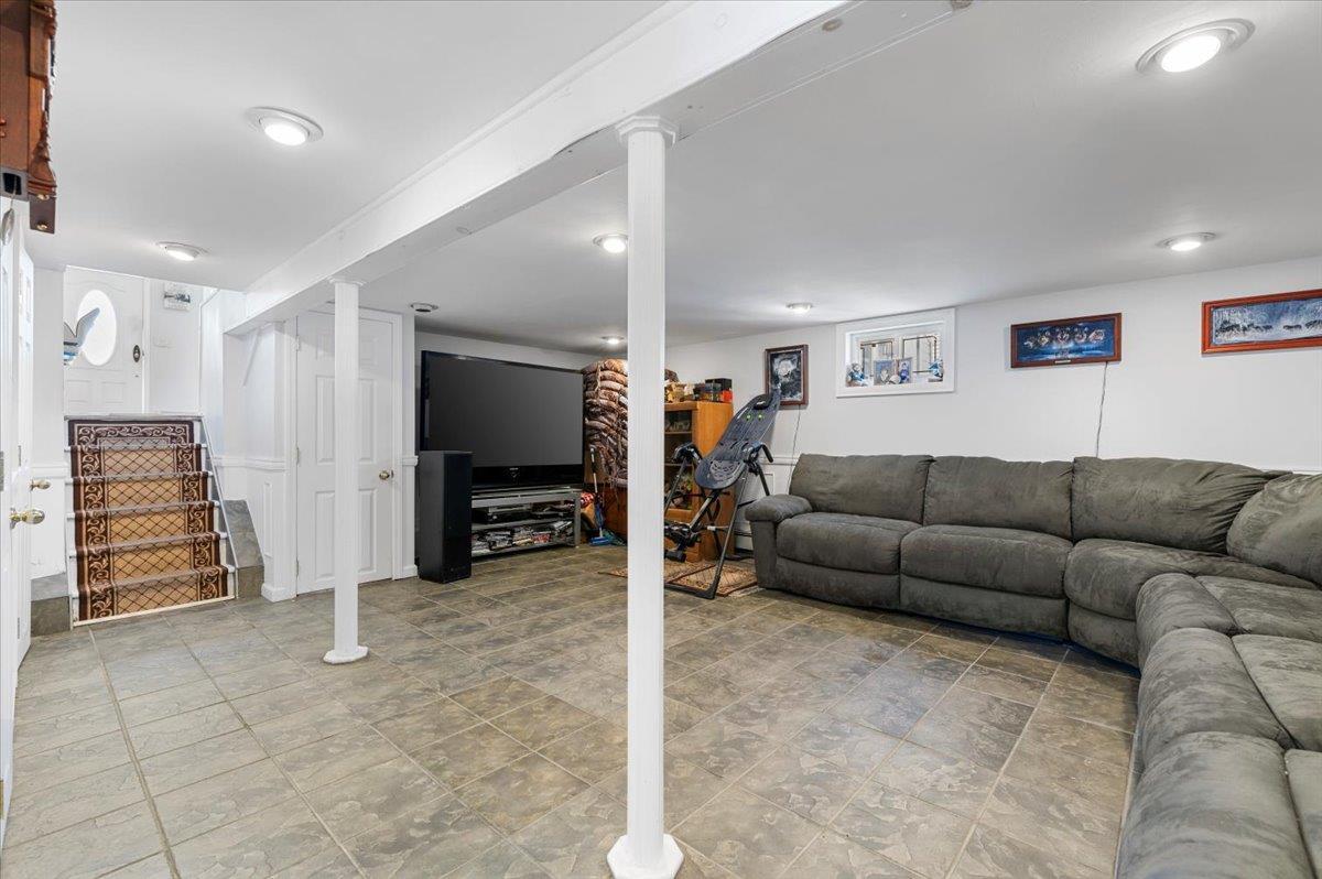 Single Family Knoll  Suffolk County, NY 11757, MLS-891629-23