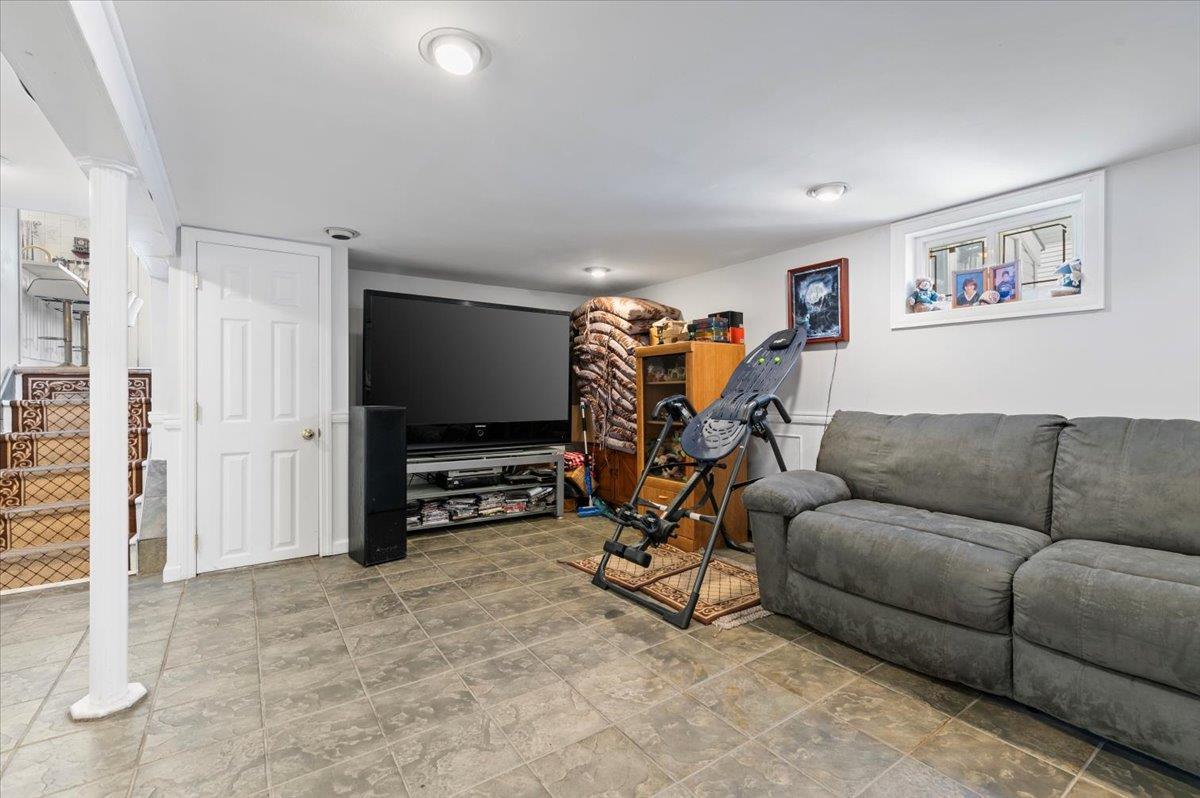 Single Family Knoll  Suffolk County, NY 11757, MLS-891629-24