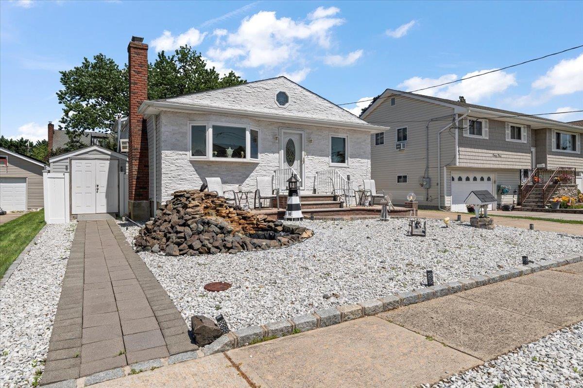 Single Family Knoll  Suffolk County, NY 11757, MLS-891629-30