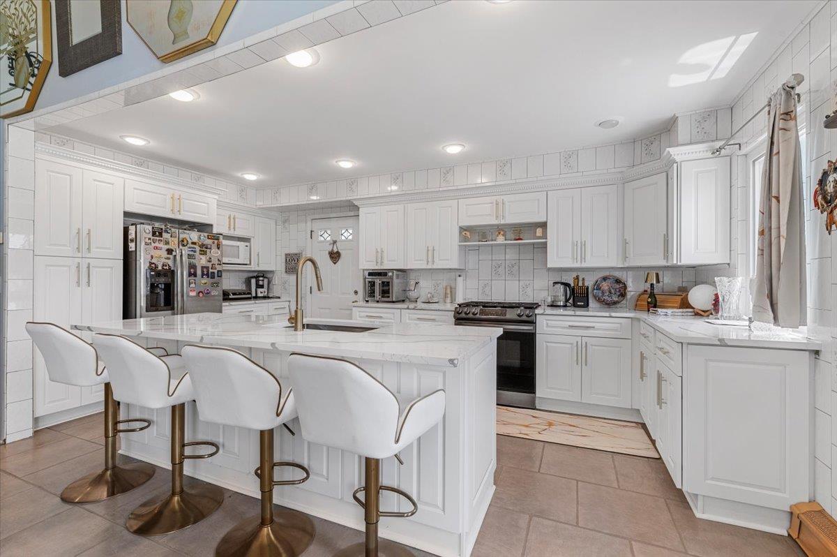 Single Family Knoll  Suffolk County, NY 11757, MLS-891629-4