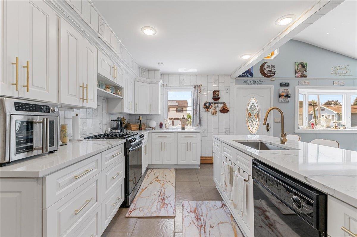 Single Family Knoll  Suffolk County, NY 11757, MLS-891629-7