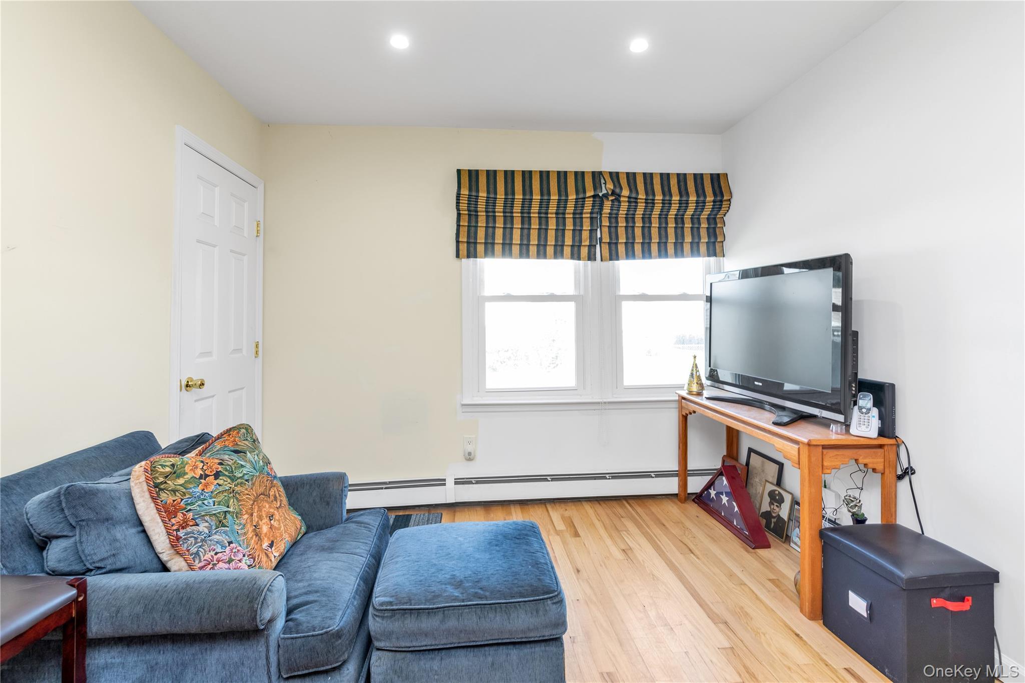 Single Family Hamilton Nassau County, NY 11558, MLS-891705-12