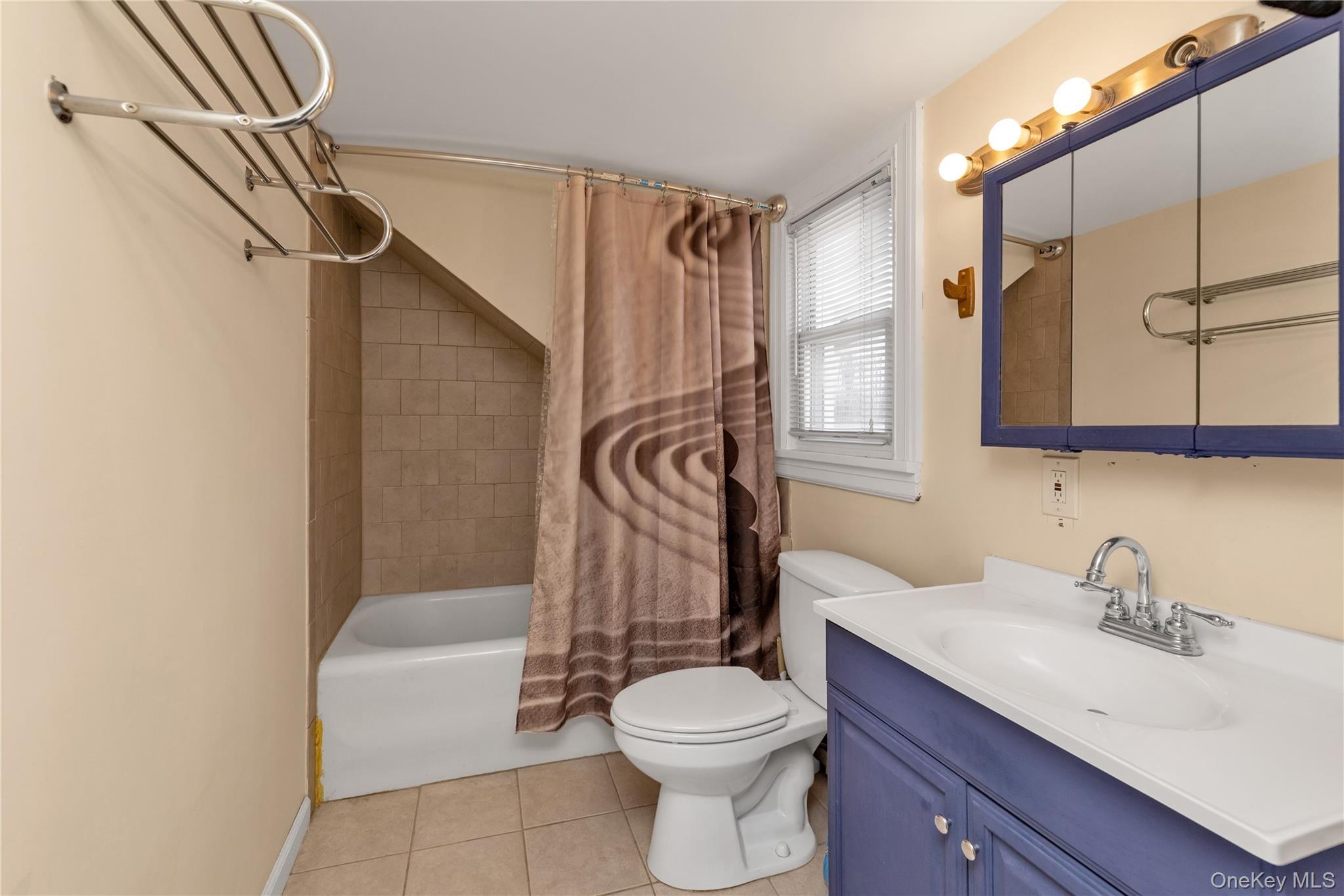 Single Family Hamilton Nassau County, NY 11558, MLS-891705-16