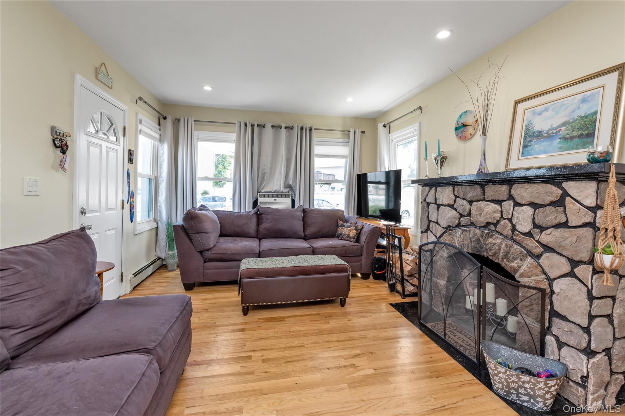 Single Family Hamilton Nassau County, NY 11558, MLS-891705-4