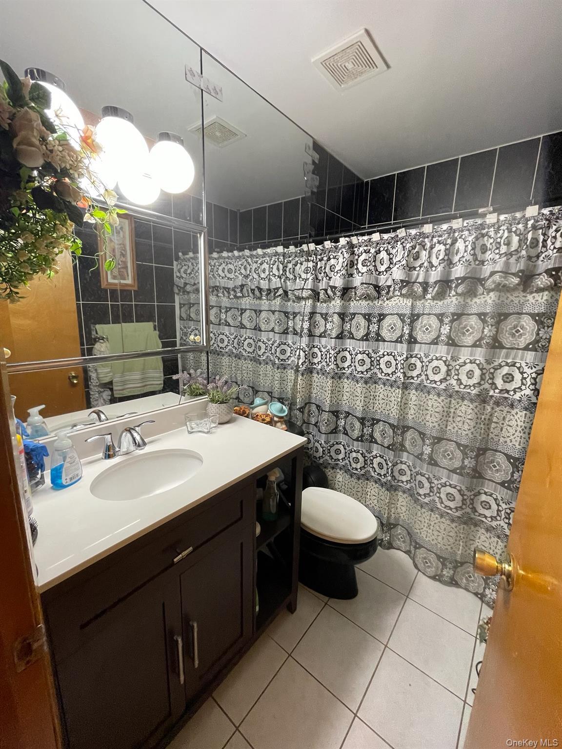 Single Family Golden Gate  Suffolk County, NY 11967, MLS-891798-11