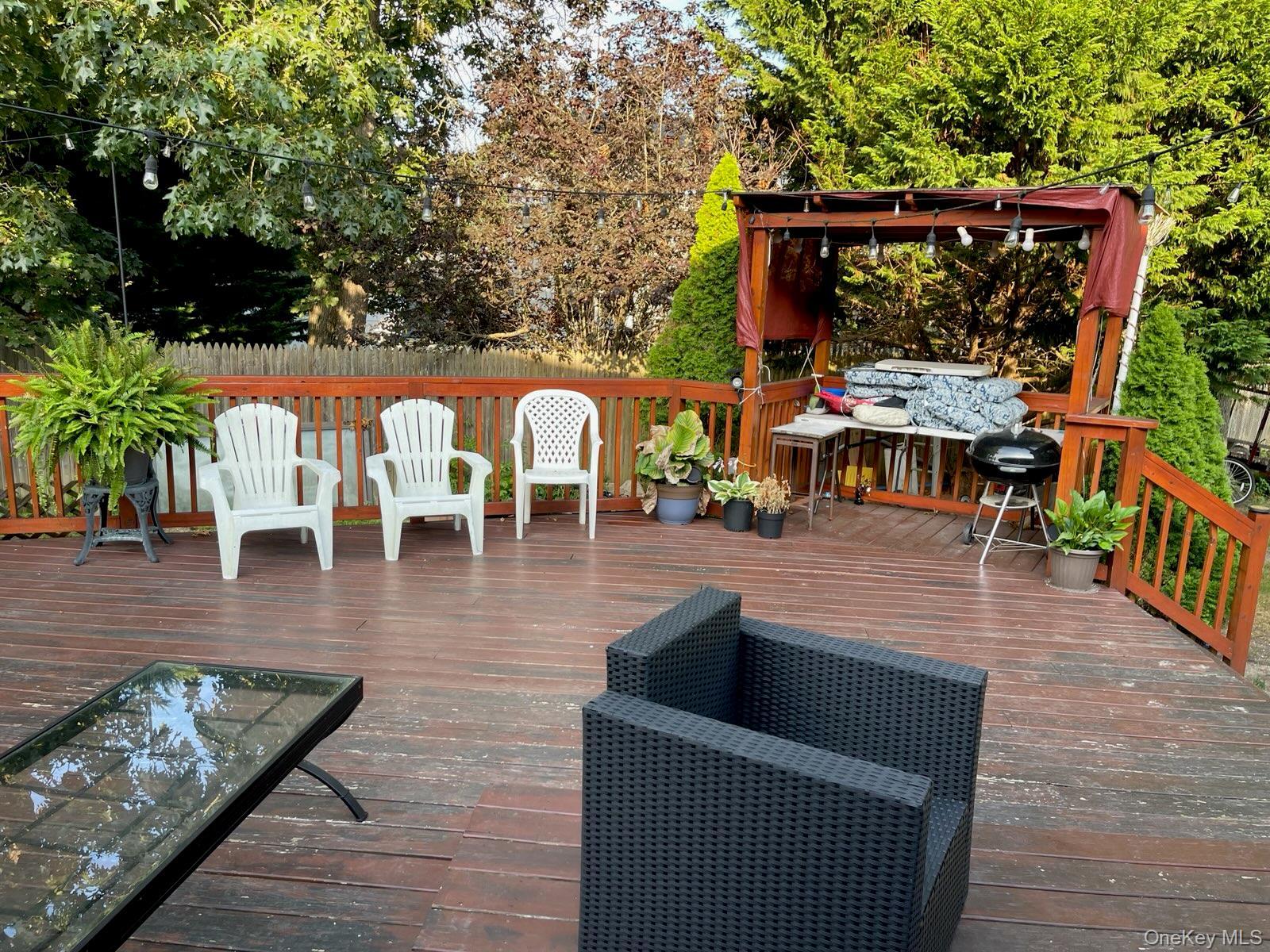 Single Family Golden Gate  Suffolk County, NY 11967, MLS-891798-23