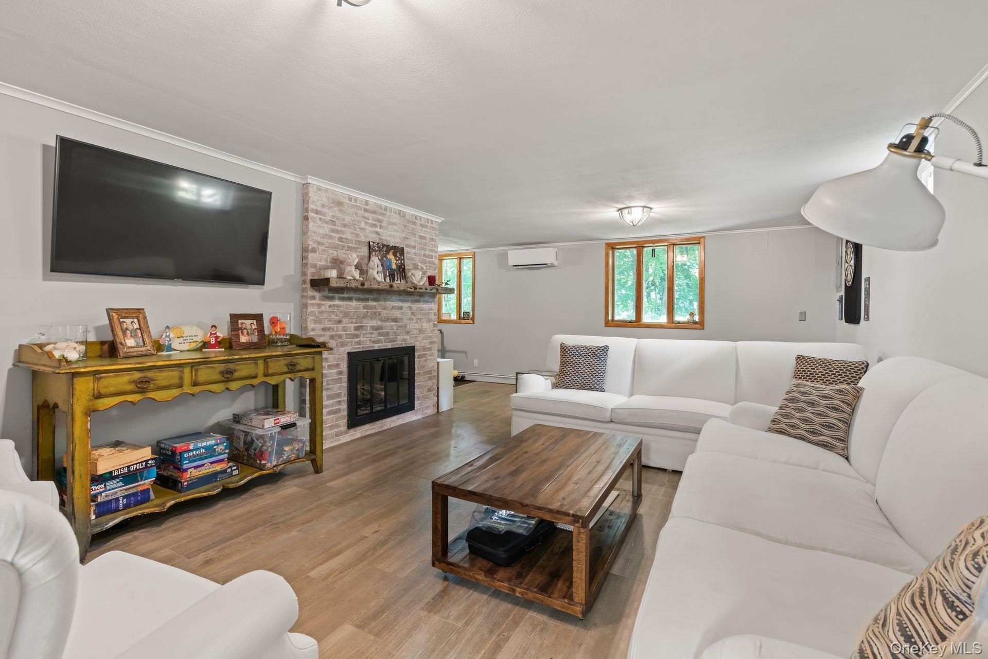 Single Family Thorman Suffolk County, NY 11743, MLS-891808-19