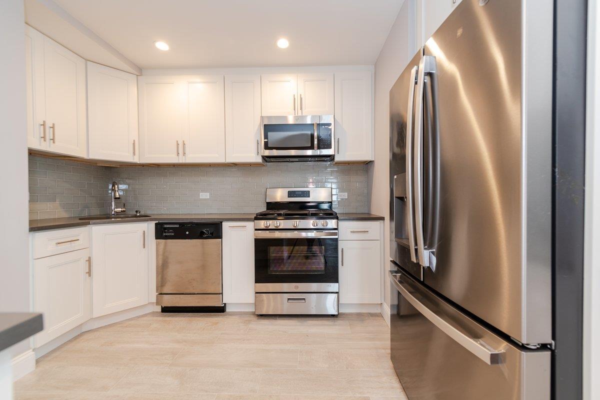 Condo Broadway  Nassau County, NY 11561, MLS-891818-13