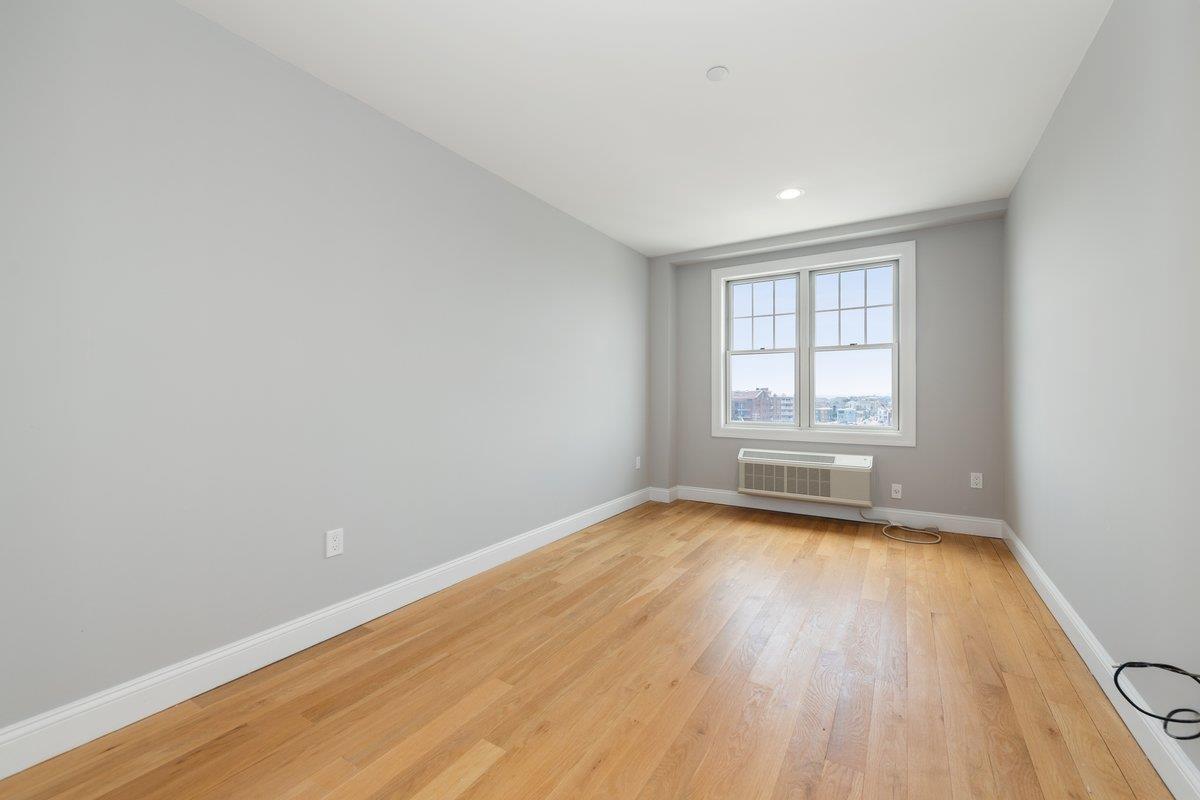 Condo Broadway  Nassau County, NY 11561, MLS-891818-18
