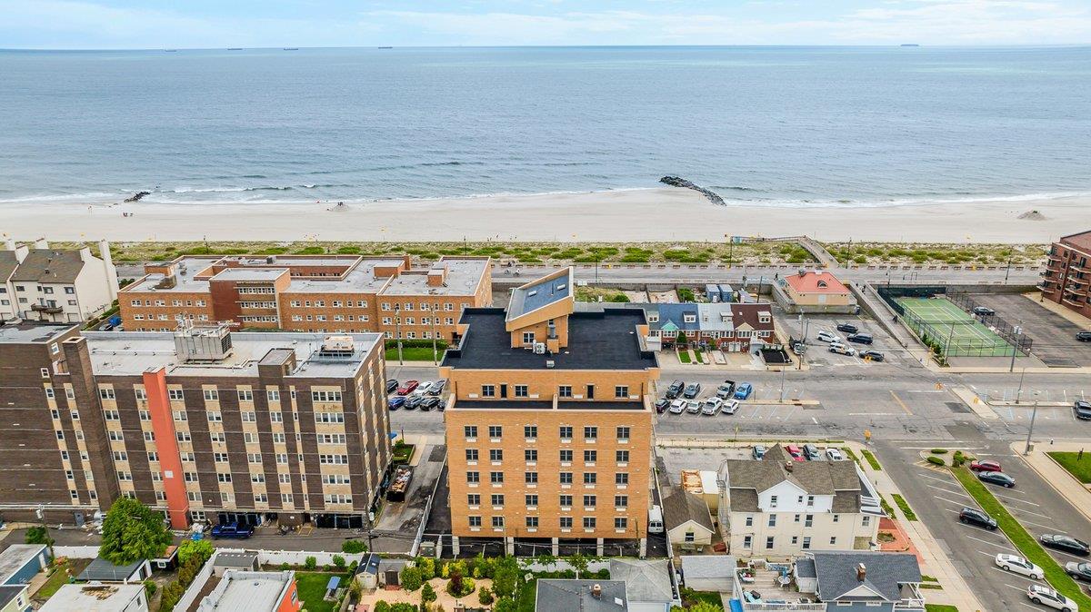 Condo Broadway  Nassau County, NY 11561, MLS-891818-30