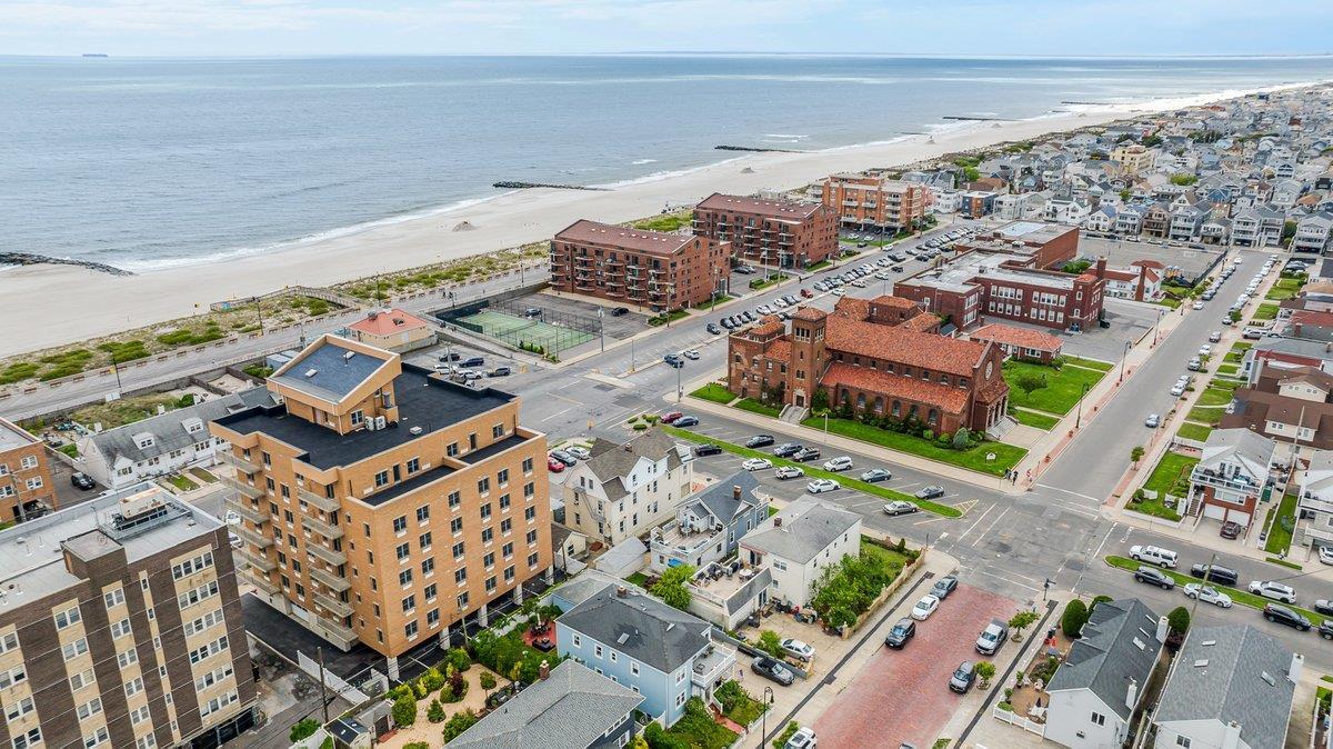 Condo Broadway  Nassau County, NY 11561, MLS-891818-31
