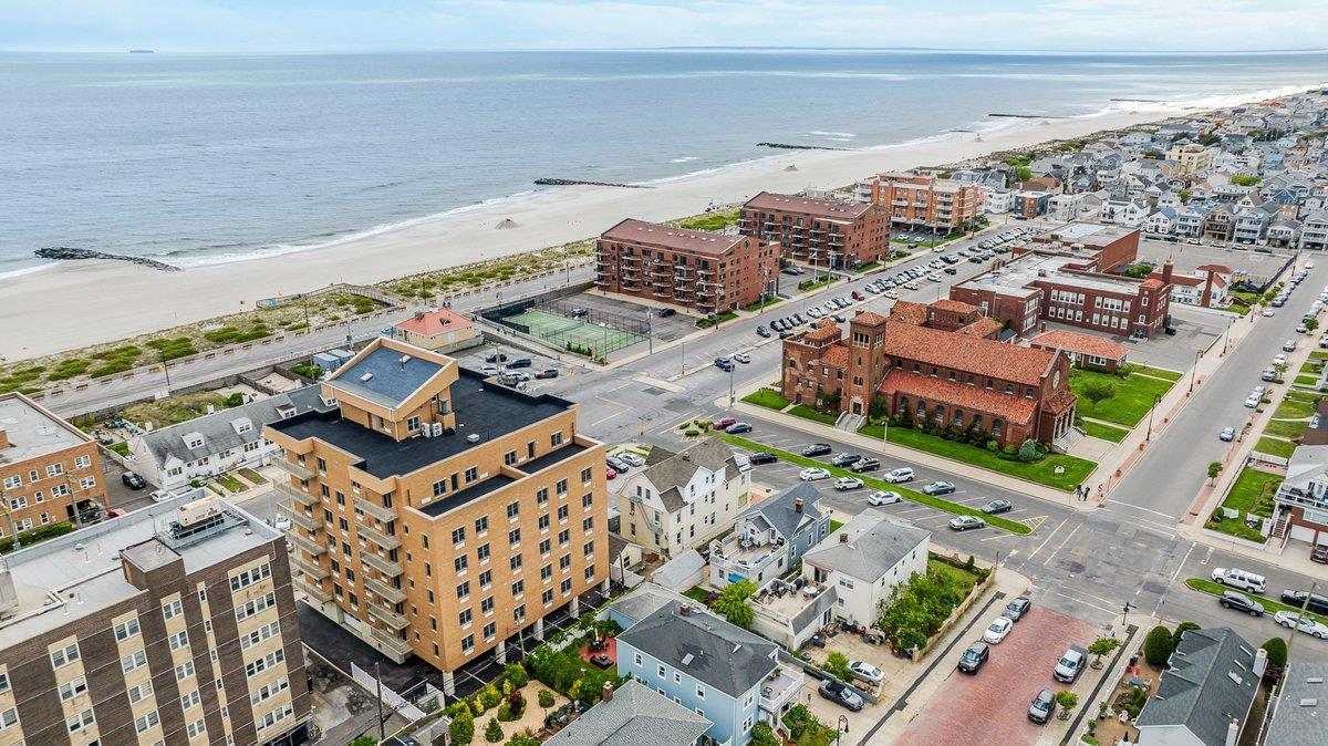 Condo Broadway  Nassau County, NY 11561, MLS-891818-32