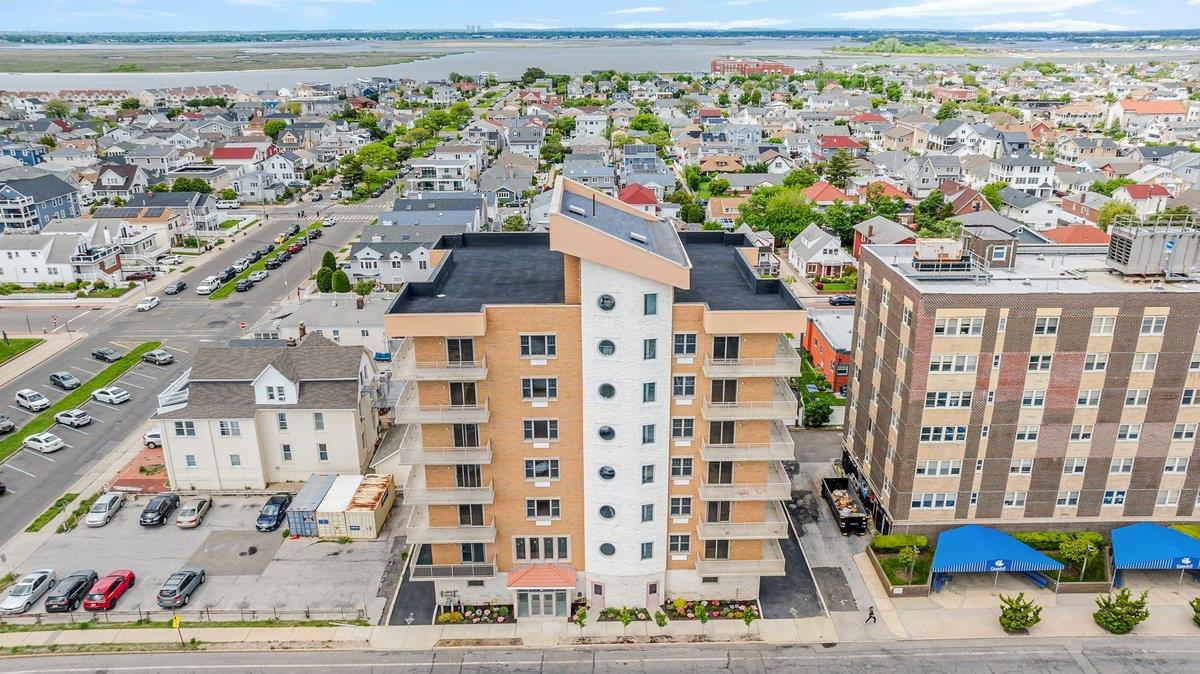 Condo Broadway  Nassau County, NY 11561, MLS-891818-38