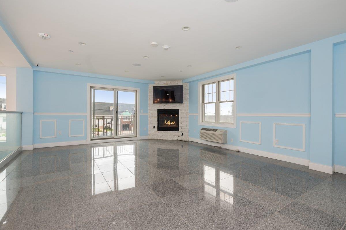 Condo Broadway  Nassau County, NY 11561, MLS-891818-4
