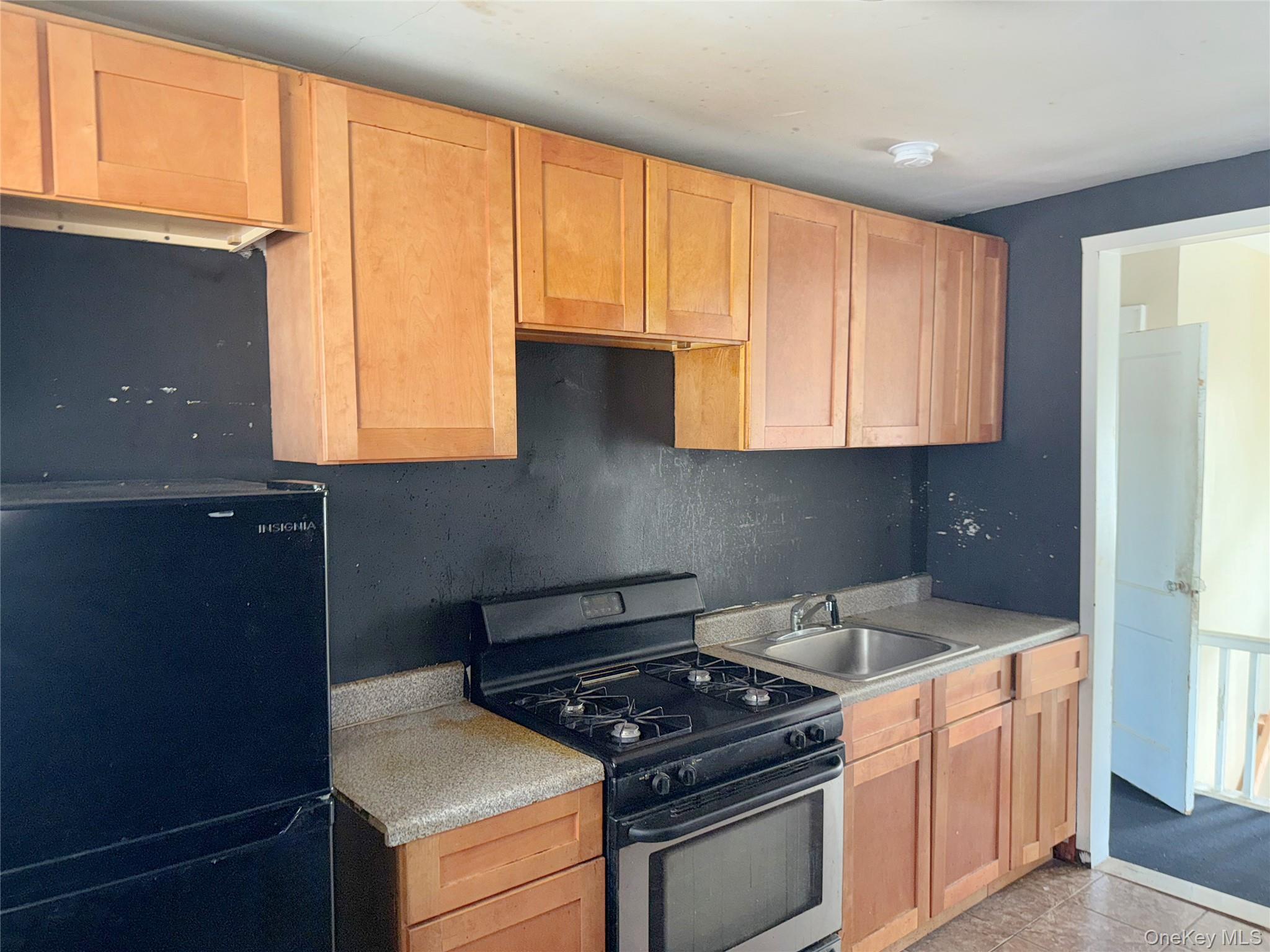 Single Family Jordan  Queens, NY 11412, MLS-891879-3