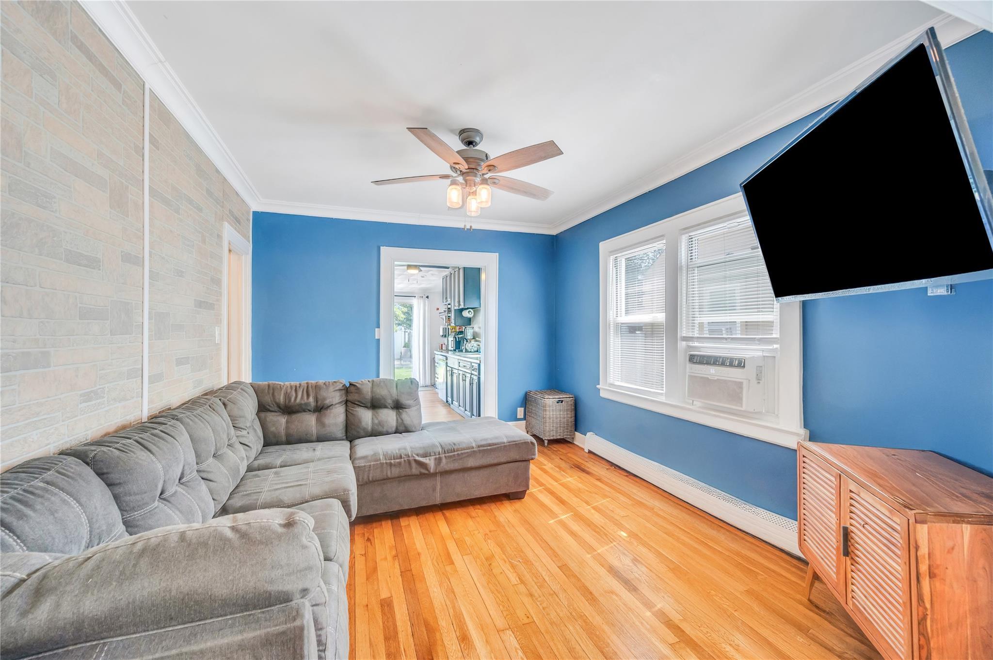 Single Family Grand Terrace Nassau County, NY 11510, MLS-891930-10