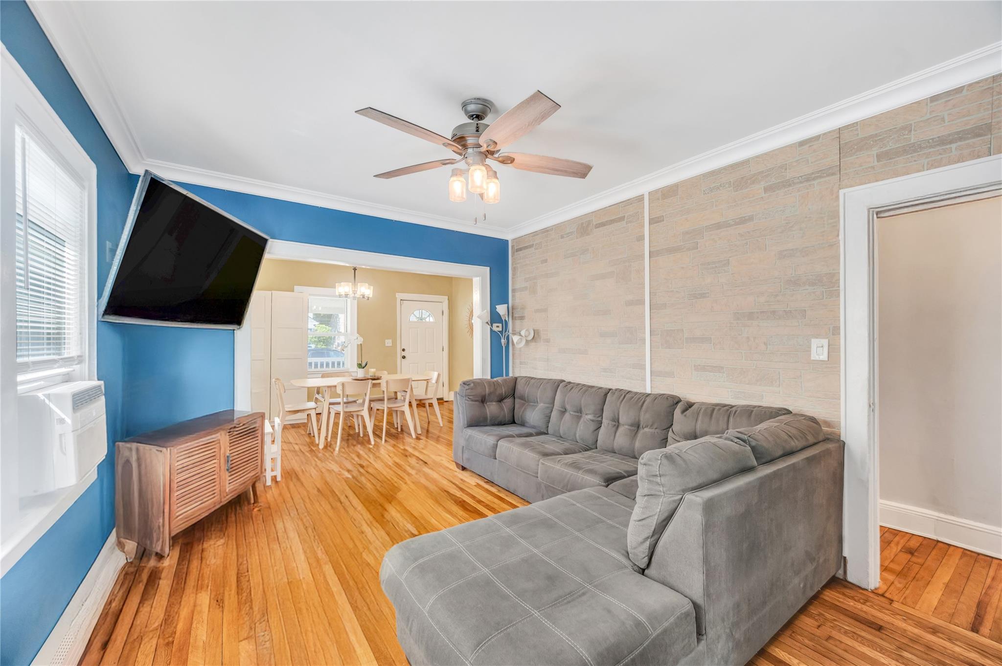 Single Family Grand Terrace Nassau County, NY 11510, MLS-891930-11