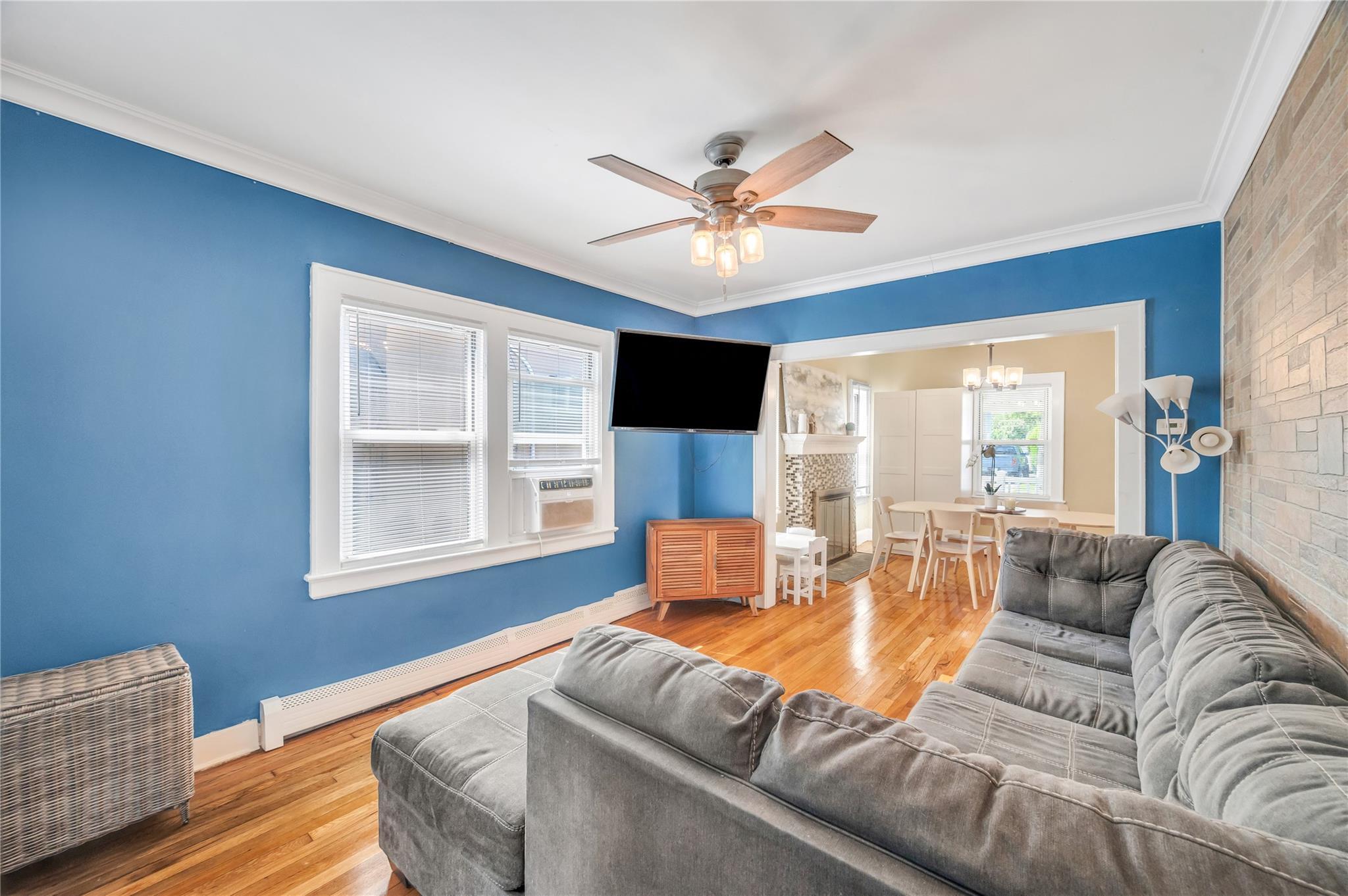 Single Family Grand Terrace Nassau County, NY 11510, MLS-891930-12