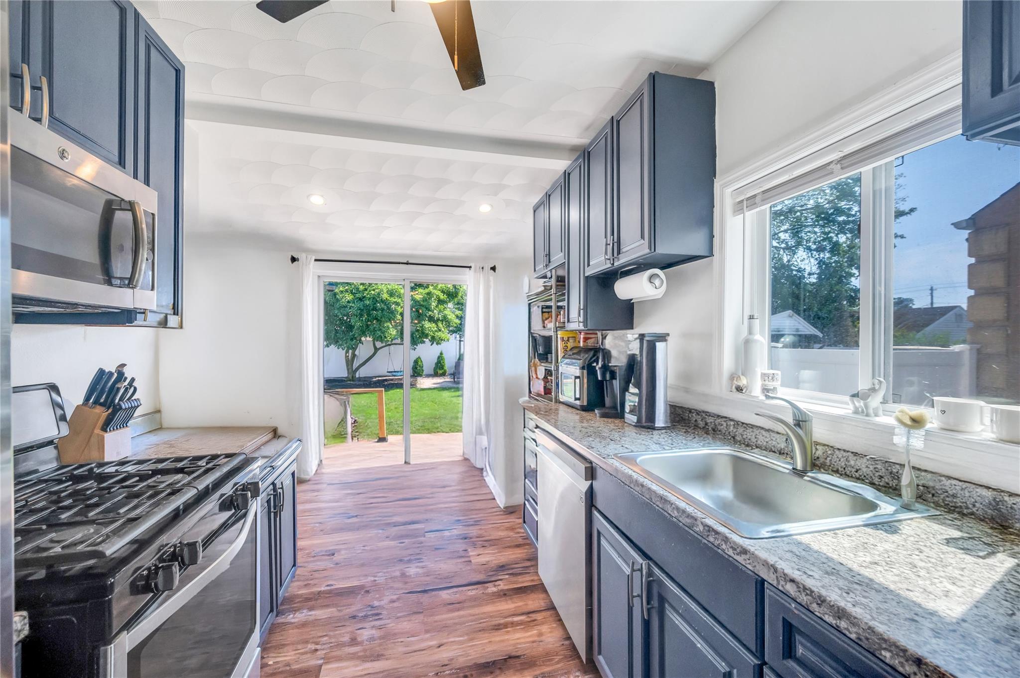 Single Family Grand Terrace Nassau County, NY 11510, MLS-891930-14