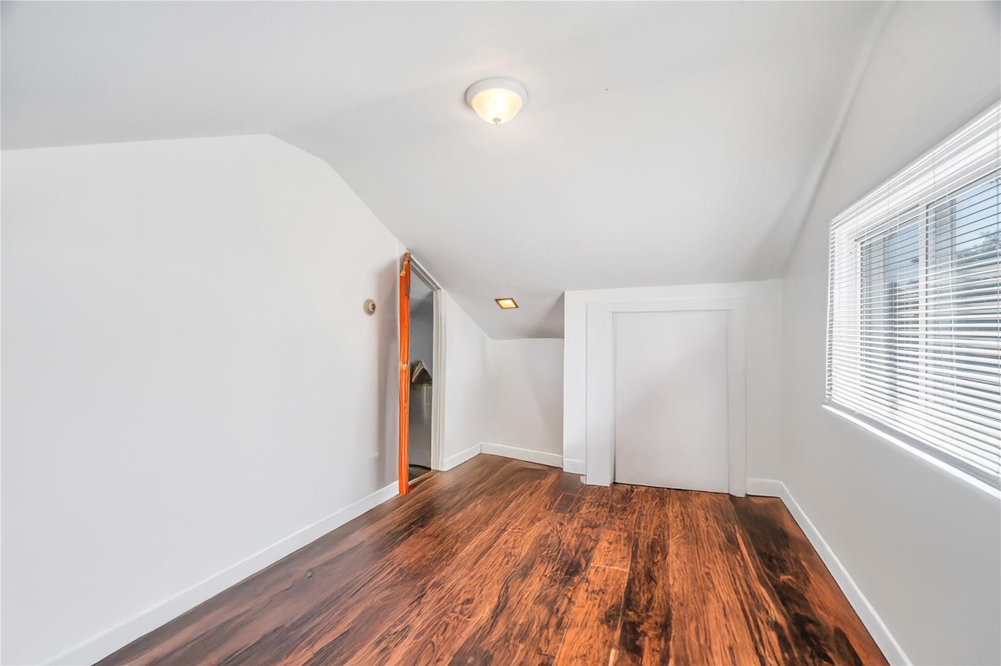 Single Family Grand Terrace Nassau County, NY 11510, MLS-891930-22