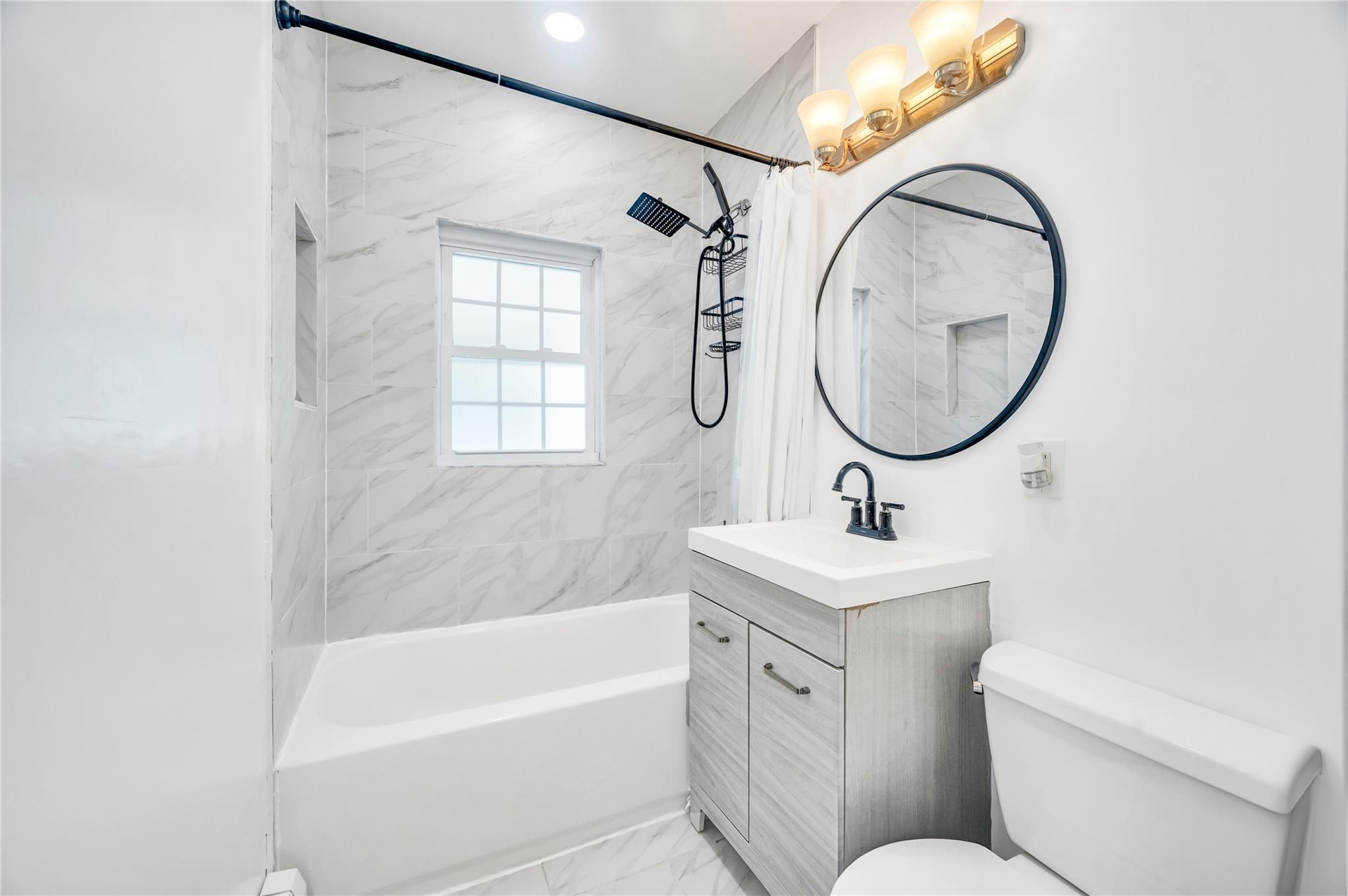 Single Family Grand Terrace Nassau County, NY 11510, MLS-891930-23