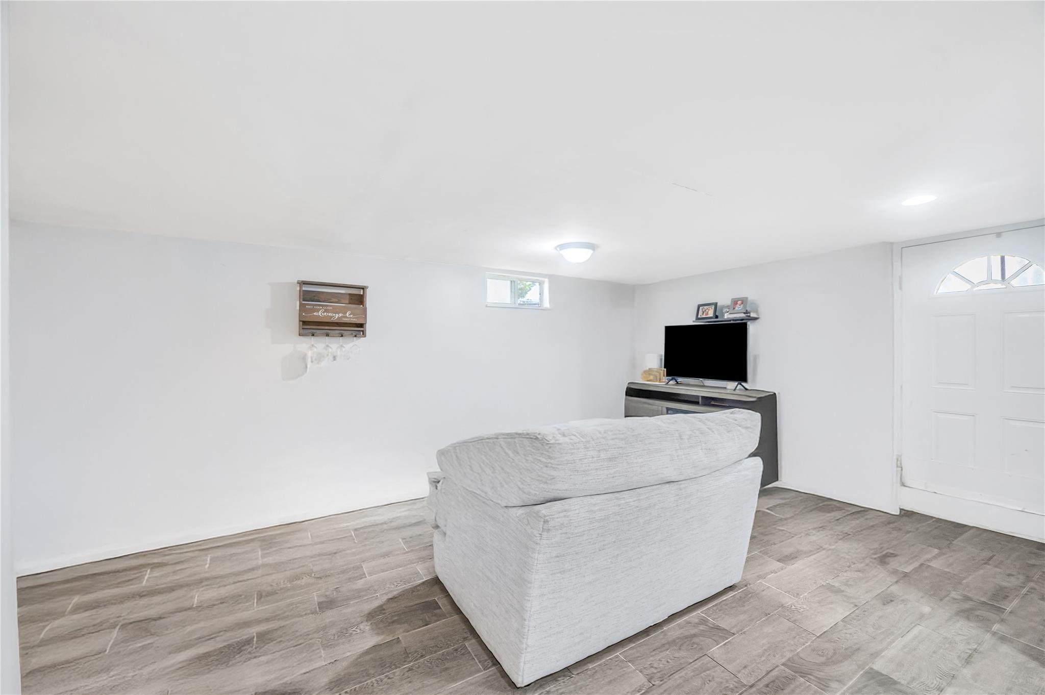 Single Family Grand Terrace Nassau County, NY 11510, MLS-891930-26