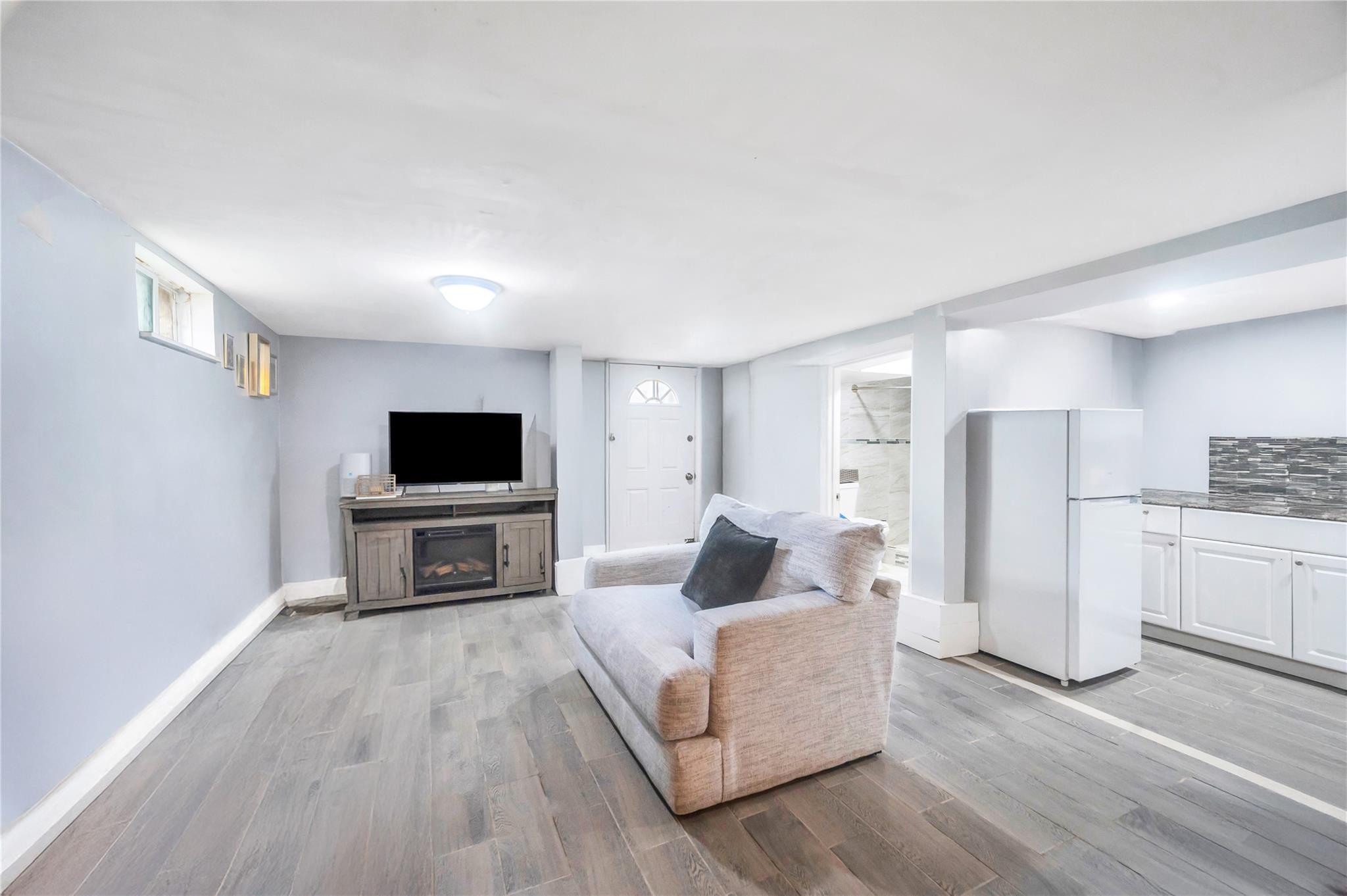 Single Family Grand Terrace Nassau County, NY 11510, MLS-891930-27