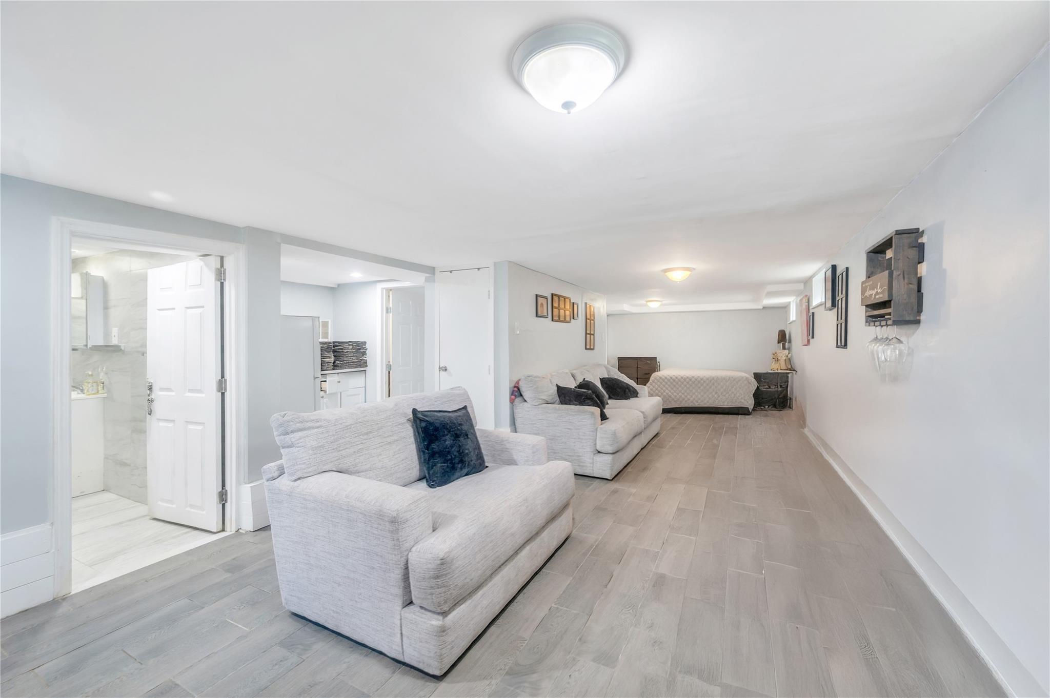 Single Family Grand Terrace Nassau County, NY 11510, MLS-891930-28