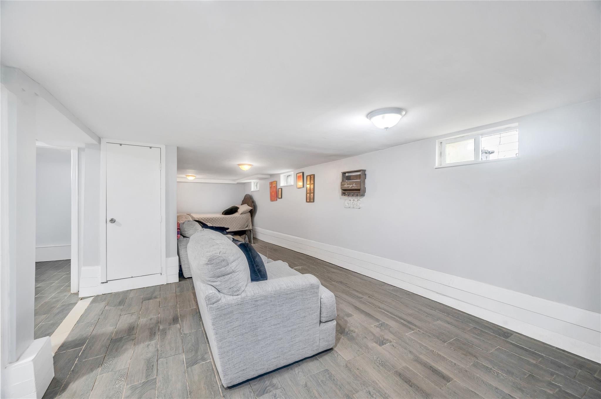 Single Family Grand Terrace Nassau County, NY 11510, MLS-891930-29