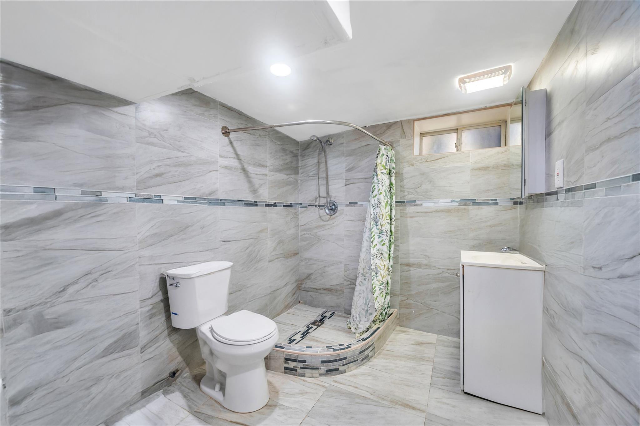 Single Family Grand Terrace Nassau County, NY 11510, MLS-891930-31