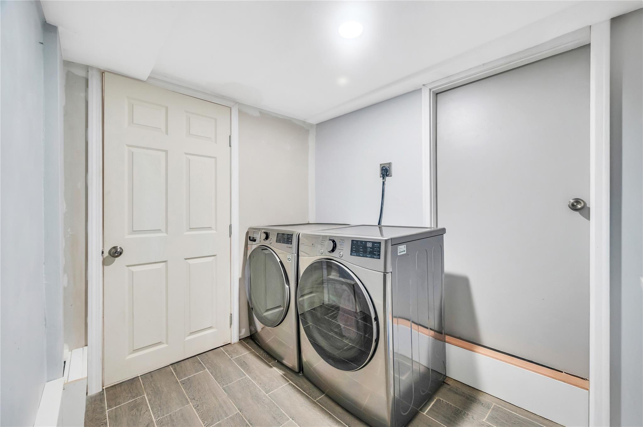 Single Family Grand Terrace Nassau County, NY 11510, MLS-891930-32