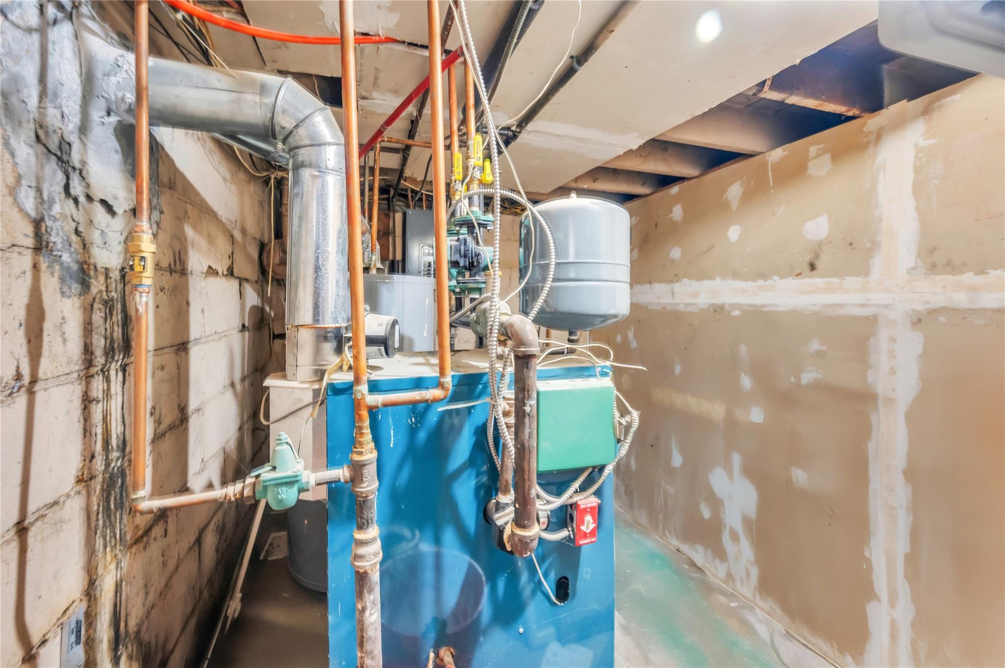 Single Family Grand Terrace Nassau County, NY 11510, MLS-891930-33