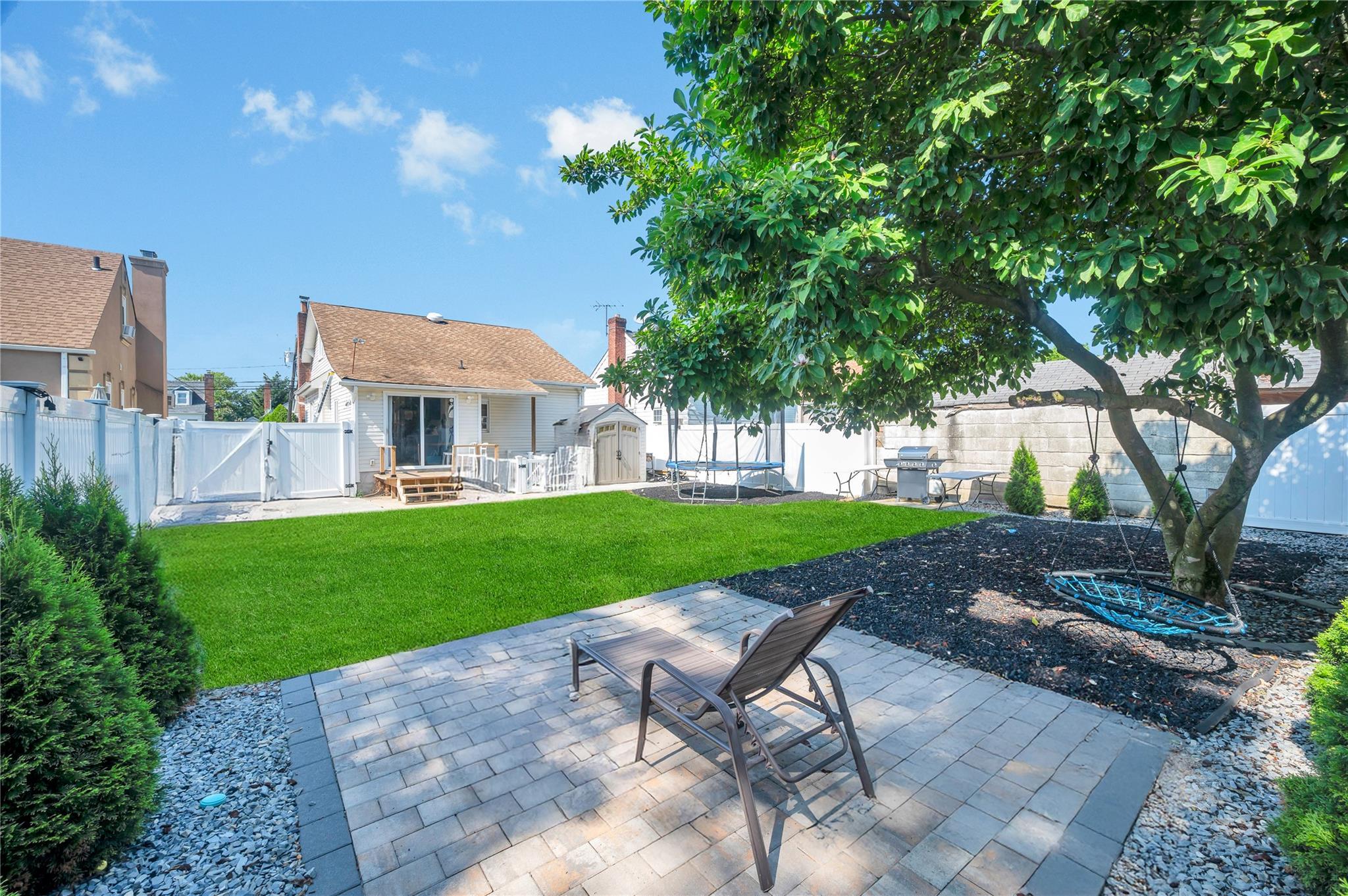 Single Family Grand Terrace Nassau County, NY 11510, MLS-891930-5