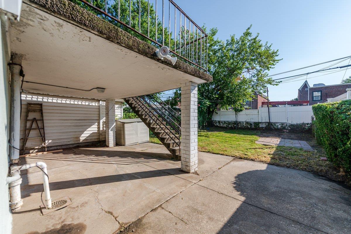 Single Family Brinsmade  Bronx, NY 10465, MLS-891933-22