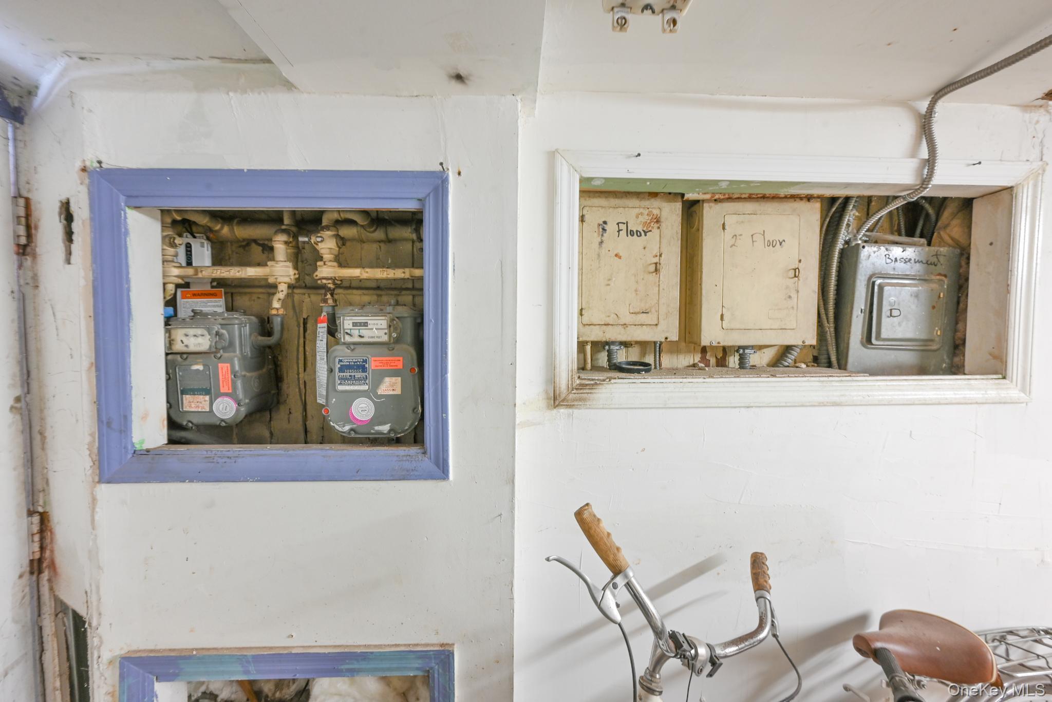 Single Family 30th  Queens, NY 11102, MLS-891998-24