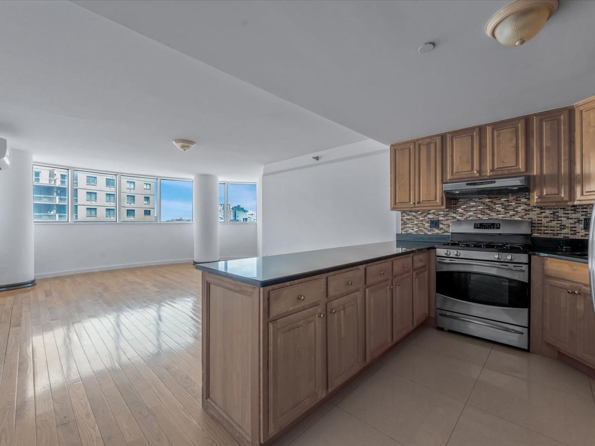 Condo Sanford  Queens, NY 11355, MLS-892005-10